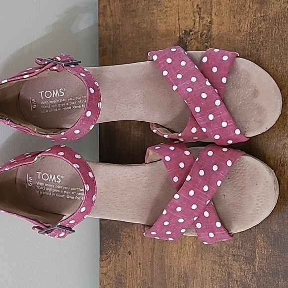 Toms Cranberry & White Polka Dot Wedge Sandals size 9 - Picture 2 of 10